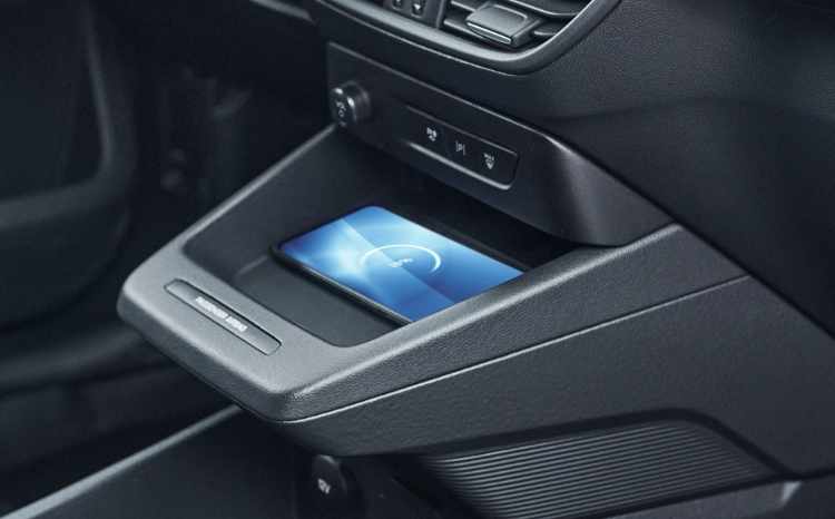 Ford E-Transit Courier 2026 Phone Charge
